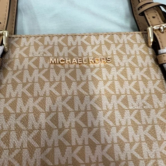 Michael Kors Camel Jet Set Item Tote Medium east west Top Zip